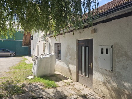 Stari objekt pred rušitvijo (2)